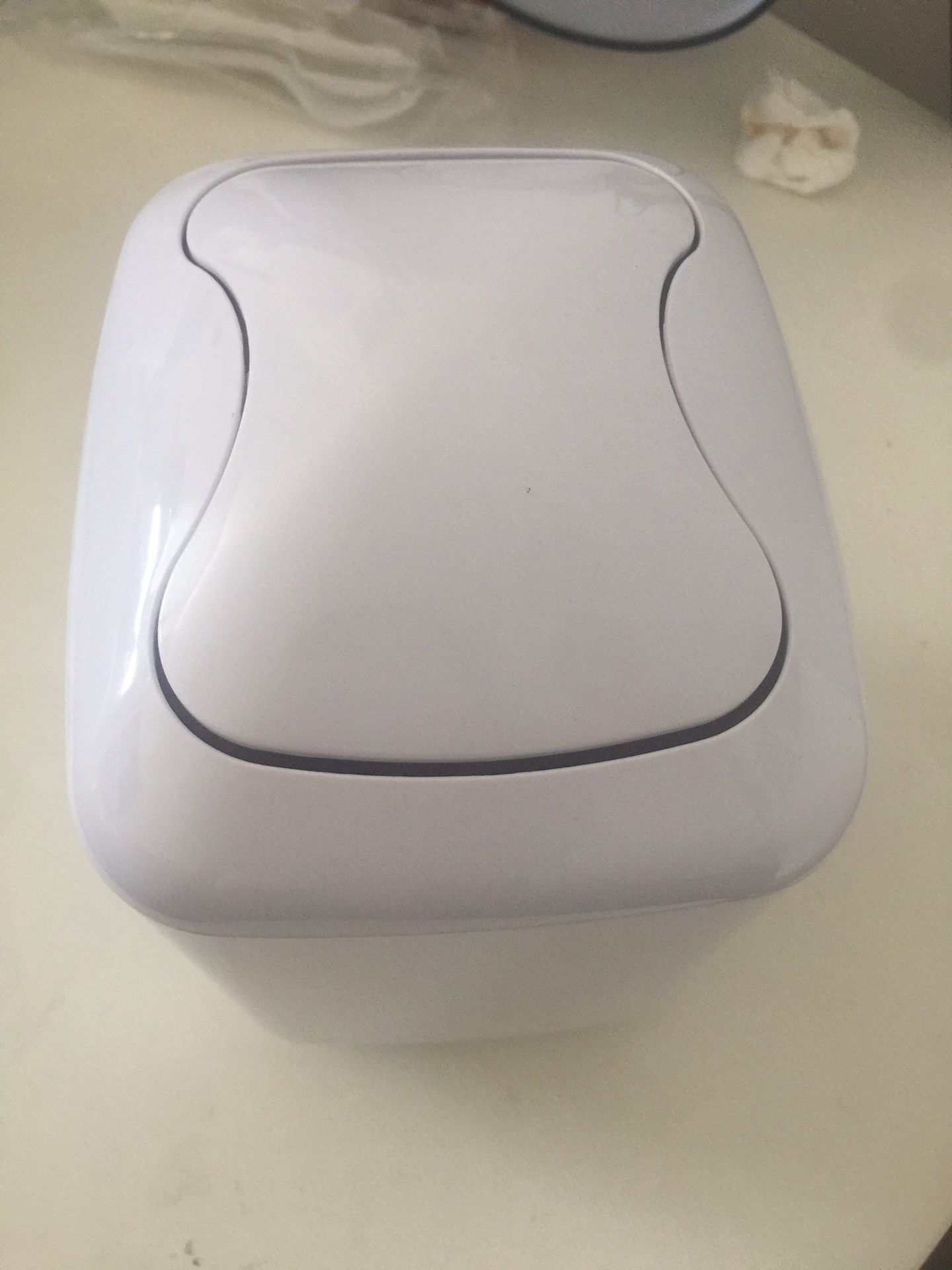 Table/desk trash can