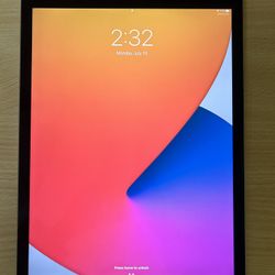 Apple iPad Pro 12.9 (2nd Gen) With Keyboard