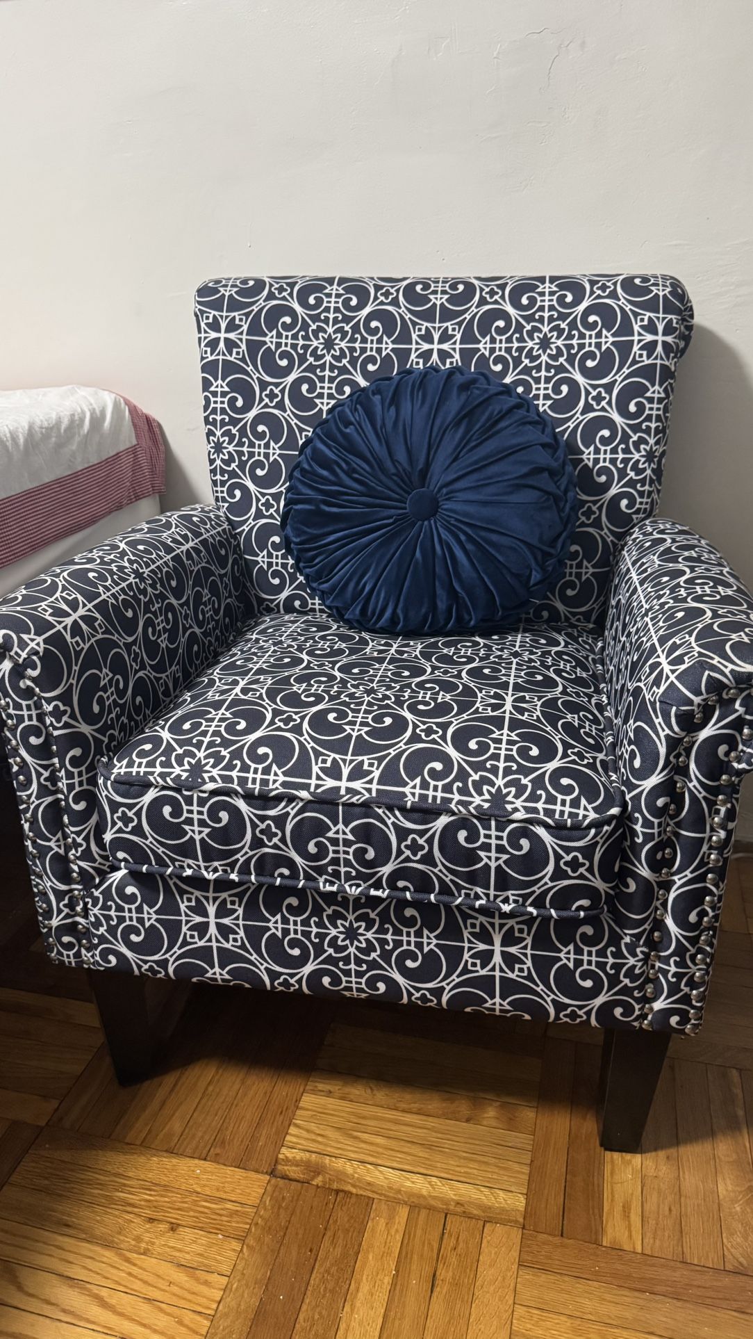 Like New Beautiful Reymour and Flanigan Accent Chair