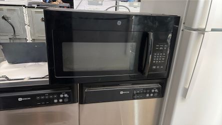 Black GE over the range microwave like new condition Black GE over the range microwave like new condition