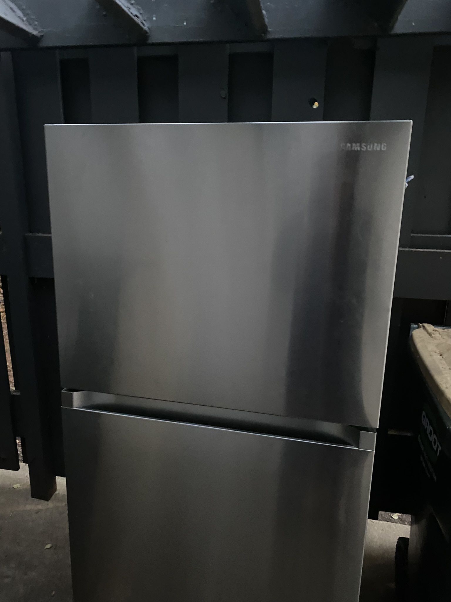 Samsung Refrigerator With Ice Maker