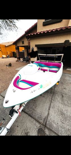 Lake ready four winns boat
