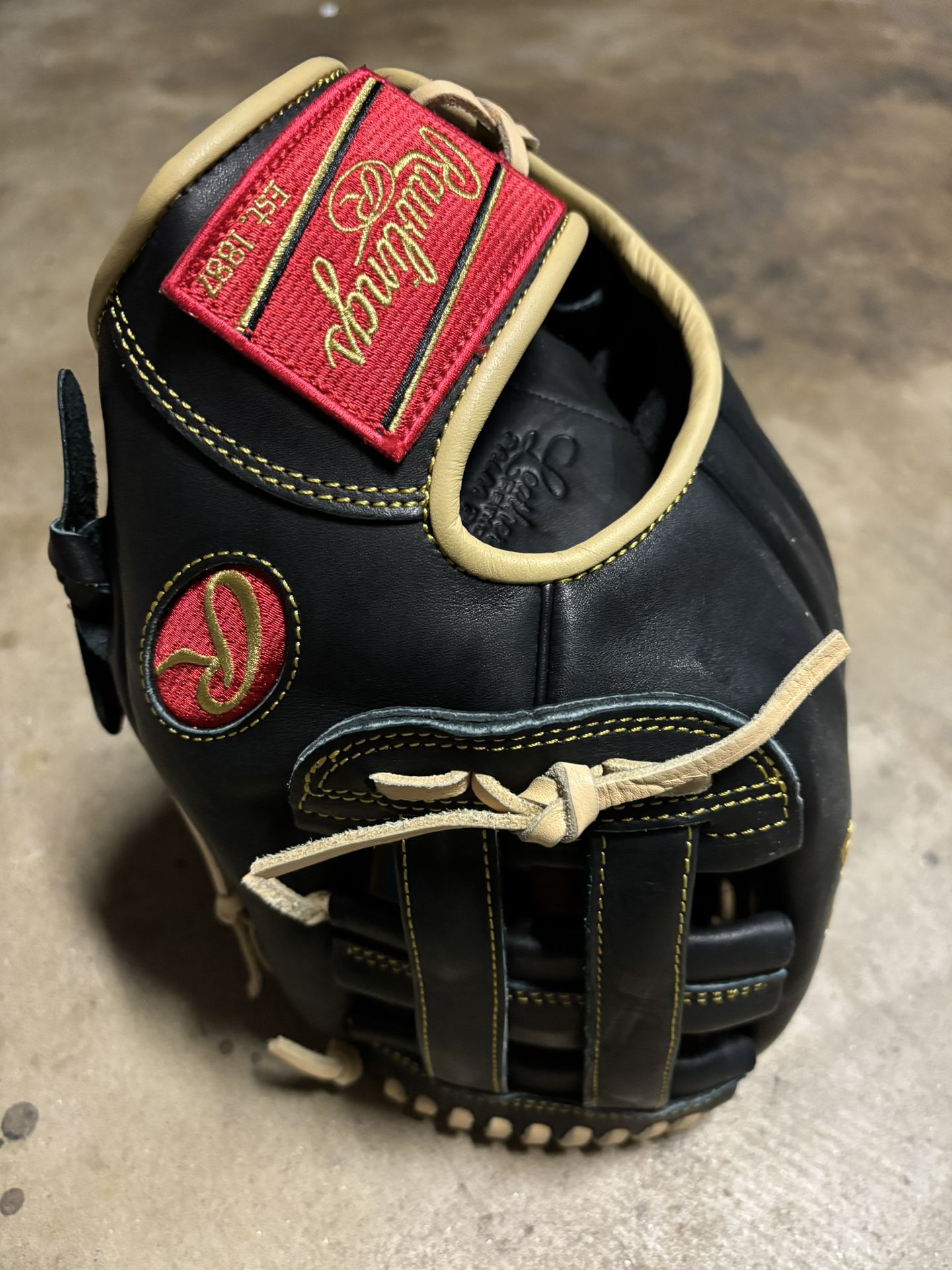 Rawlings Select Pro 12 1/2 Baseball Glove. 