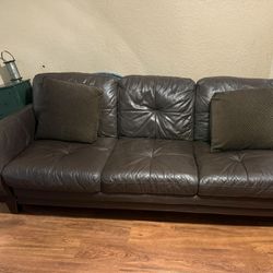 Plush beautiful Leather Couch Excellent Condition 