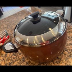 12 Qt Megaware Pot $40 Gilbert And Ray Rd. Check All Pics And Offers.