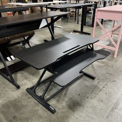 Black Stand Desk / Escritorio de pie negro