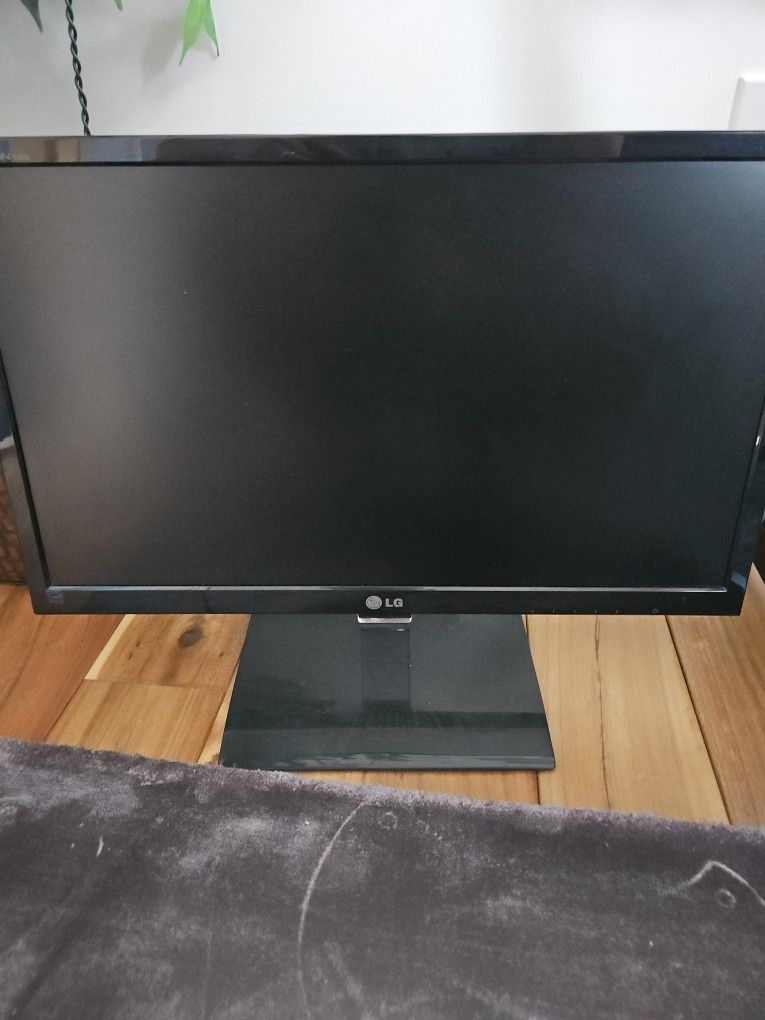 LG Flatron Monitor – Good Condition