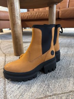 Timberland Ladies NEW Boots - size 7