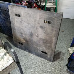 4 Heavy Duty Plastic Pallets.