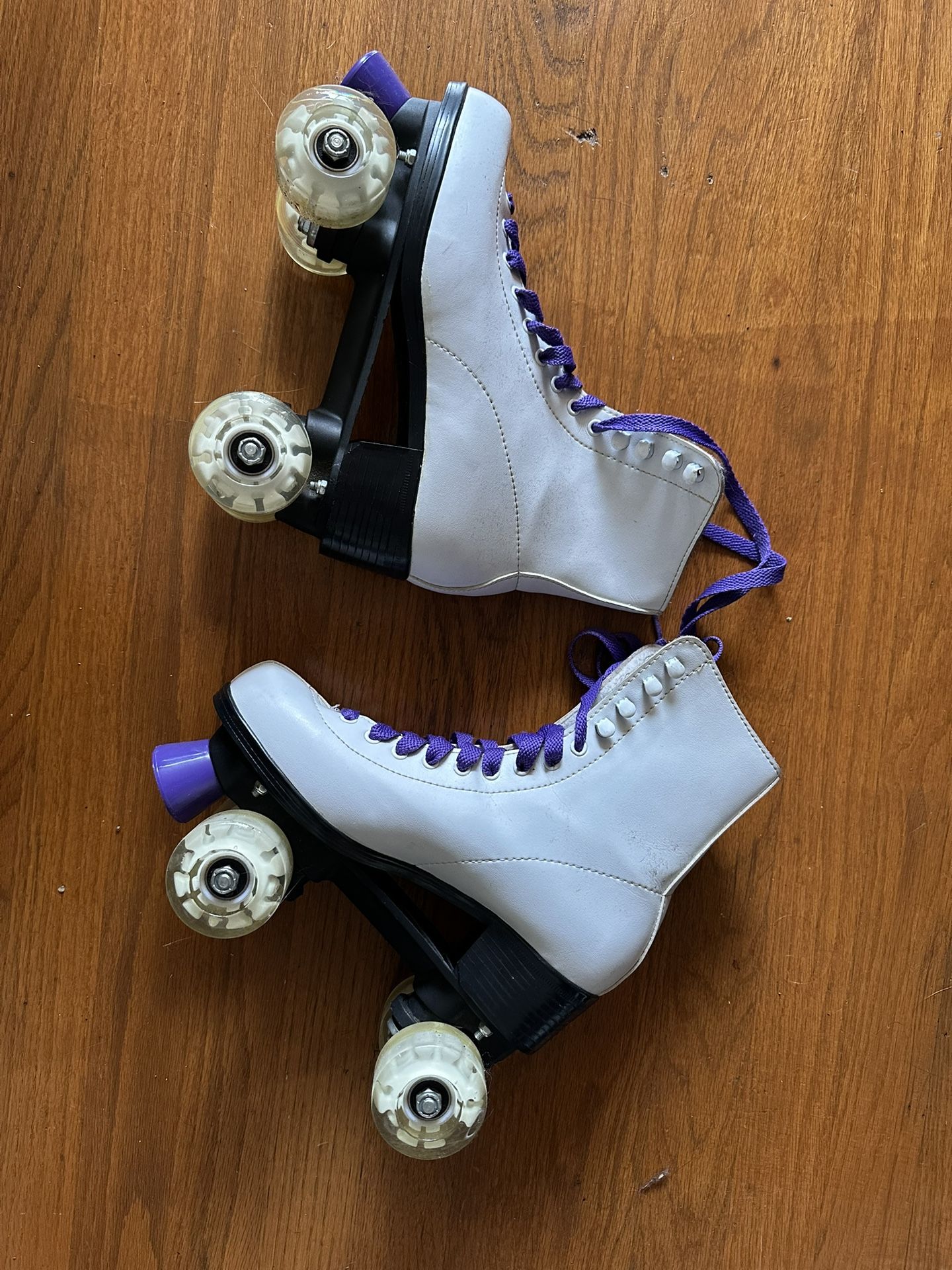 Light UP Women’s Roller skates Size 6.5 