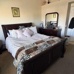 Queen Bedroom Set