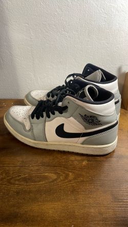 Jordan 1 Mid - ‘Light Smoke Grey’