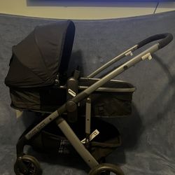 Pivot Modular Travel System Car seat/bassinet and stroller with a extra car base and newborn insert