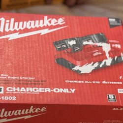 Milwaukee M18 18-Volt Lithium-Ion Dual Bay Rapid Battery Charger