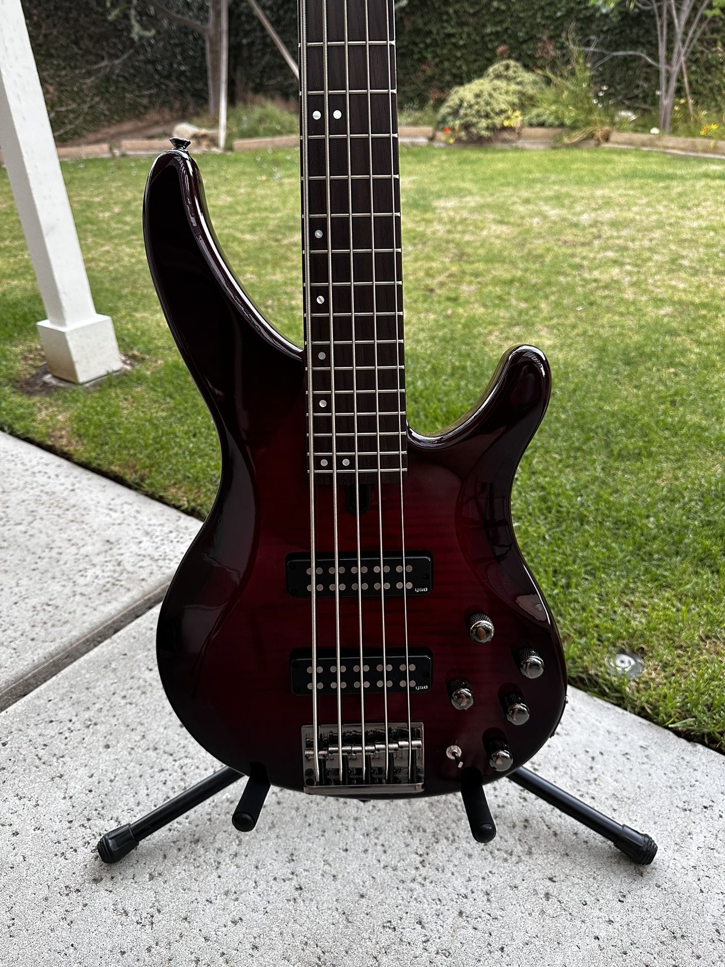 Yamaha 5 String Bass TRBX605 FM