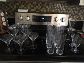 Crystal diamond star shape on glasses of all kinds set