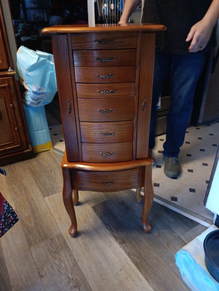 QUEEN ANNE JEWELRY BOX