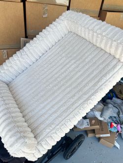 Large cream BedSure dog bed used twice washable