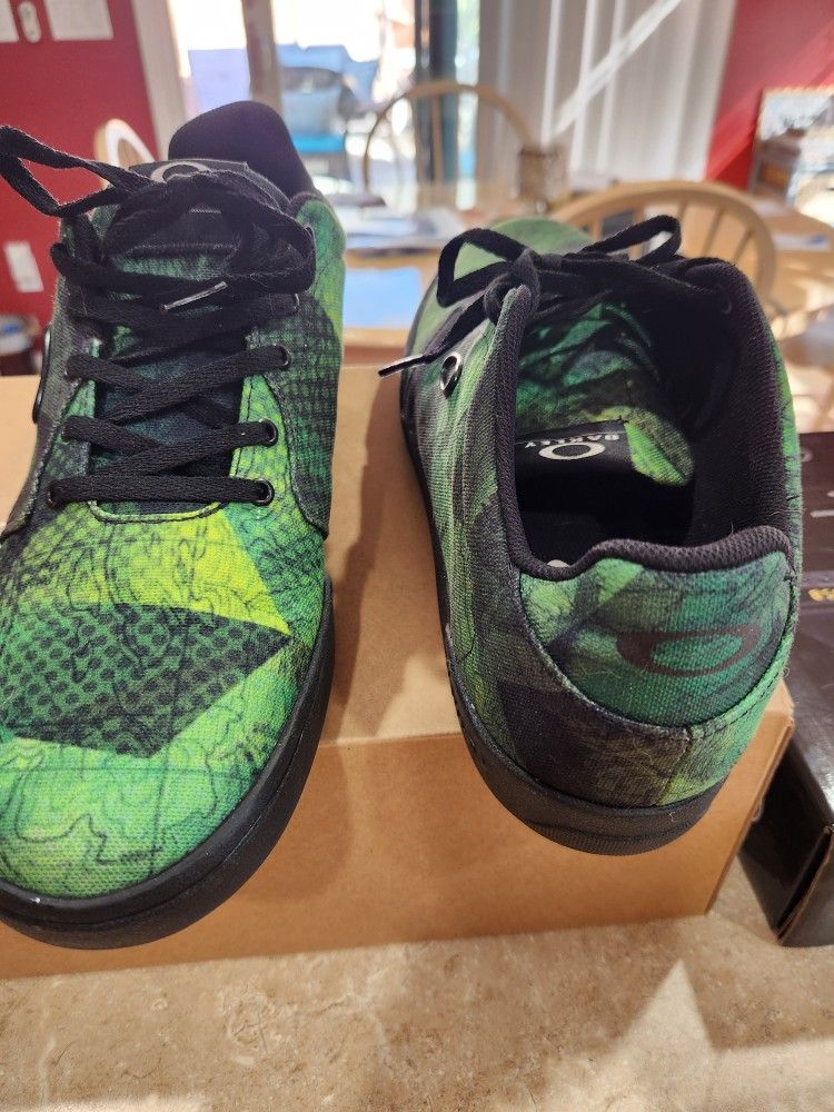 New Men's Oakley Shoes Sz 10