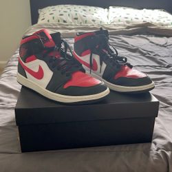 Air Jordan 1 Mid