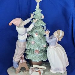 Lladro Trimming The Tree