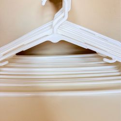 20 White Hangers