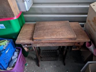 Minnesota 1900's sewing machine