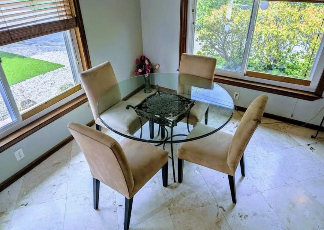 Round Glass Dining Table