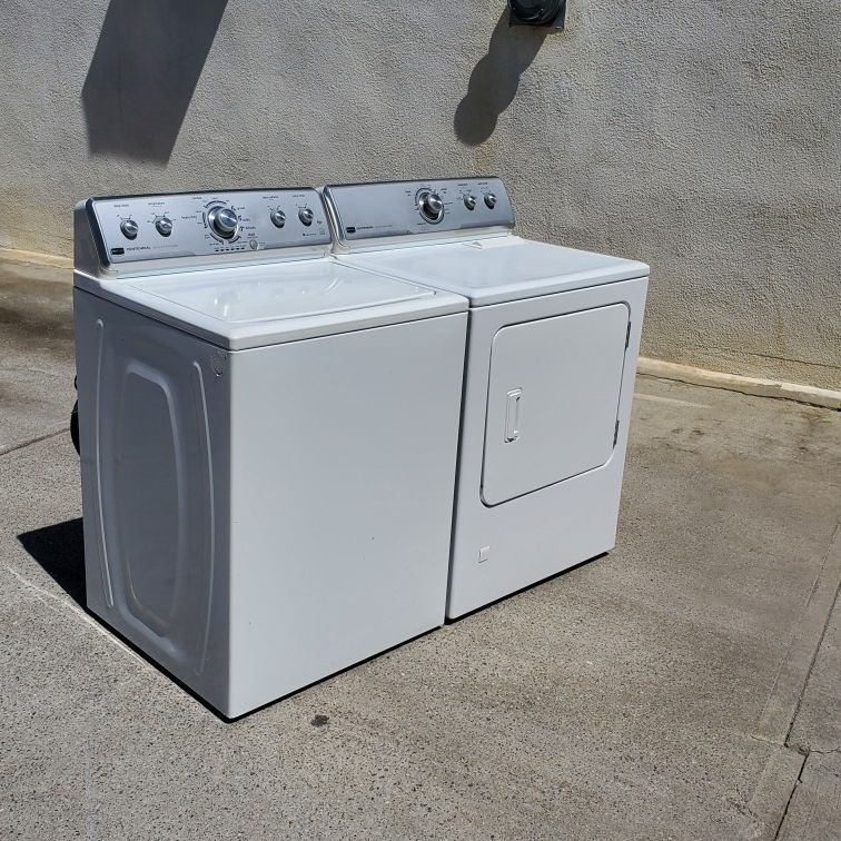 Washer and Gas Dryer Set. 