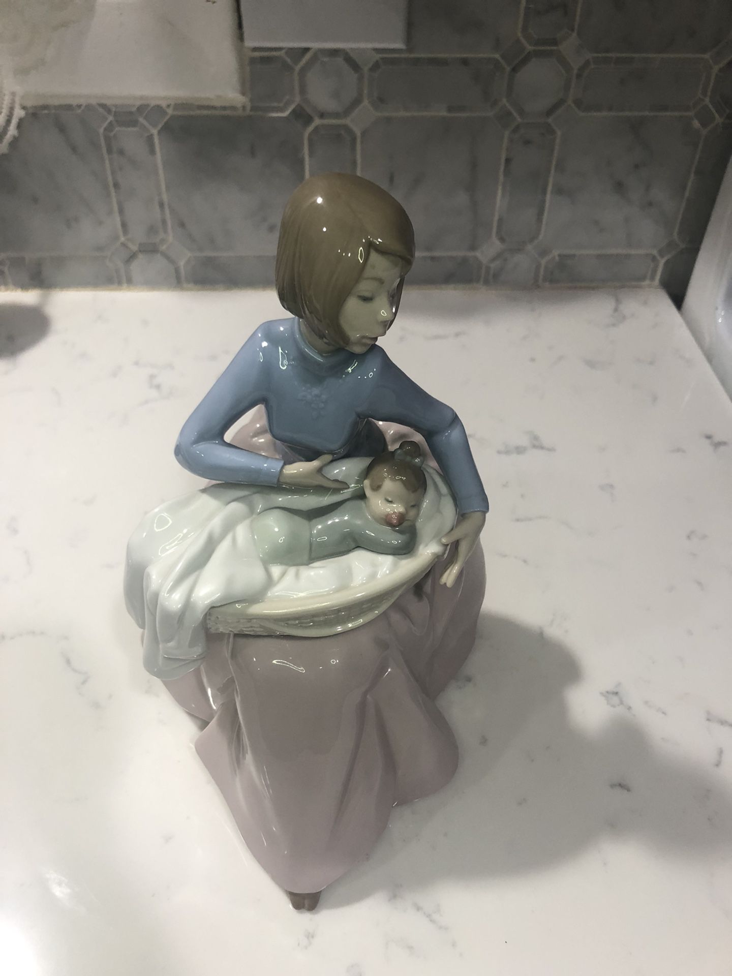 Nao By Lladro Porcelain Figurine Mother With Baby In Basket 11”