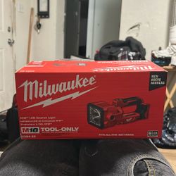 E- Milwaukee M 18 Led Search Light