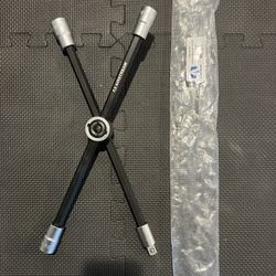 Airstream Folding 4-way Lug Wrench 