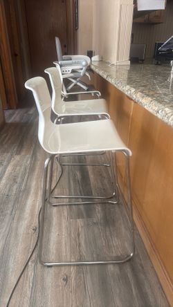 3 IKEA bar stools