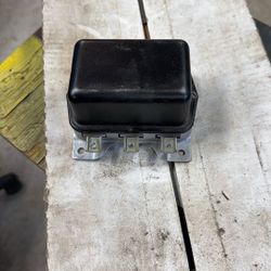 12 V Voltage Regulator