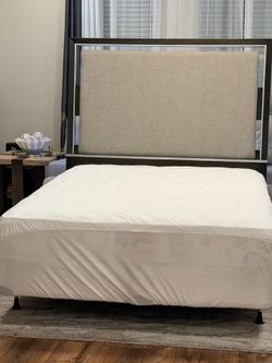 Queen mattress + Bedframe
