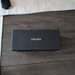 BRAND NEW PRADA SUNGLASSES 😎