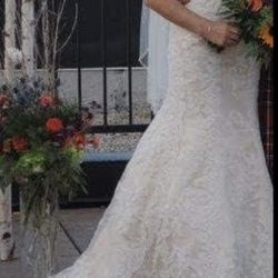 Sleeveless Cream Wedding Dress