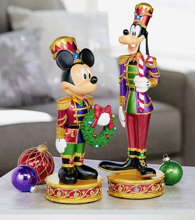 Mickey N Pluto Nutcrackers w/lights and music