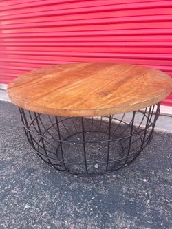 Round coffee table