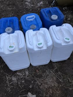 5 GALLON BUCKETS WITH HANDLES