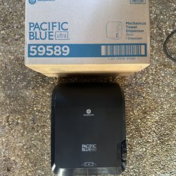 Brand New Georgia Pacific Bathroom Paper Towel Dispenser 59589