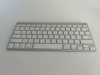 Apple Wireless Keyboard (A1314) Bluetooth - AA Battery Model