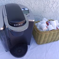 Keurig Single Serve Coffee Maker + K-Cups lot 008