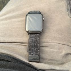 Apple Watch SE (GPS 44mm) (1st Gen With Nike Band 