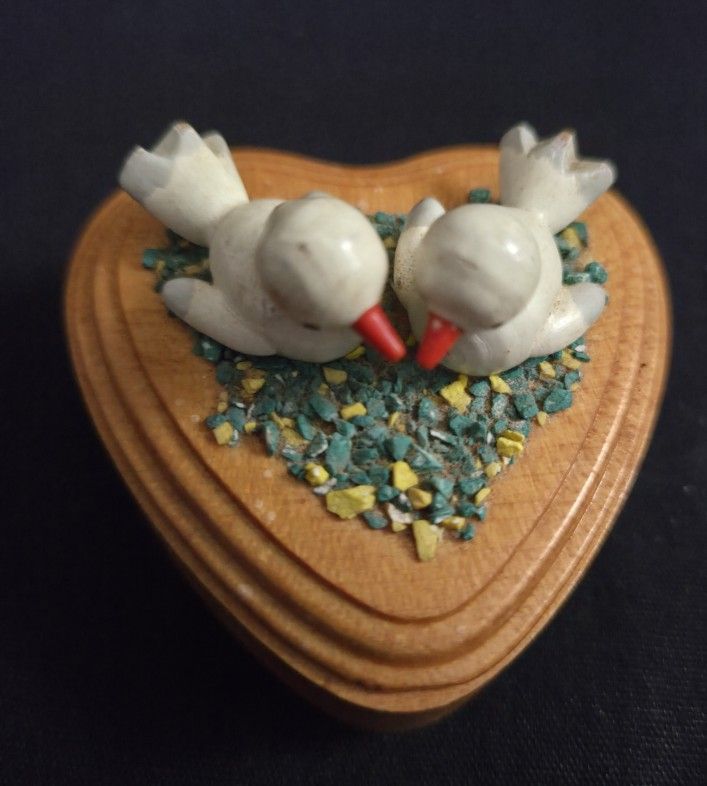 Lovely! Wooden Heart Shape Trinket Box Love Bird H1.75"xL2.5"xW2.5" Vtg