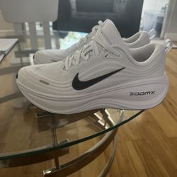 8.5 Nike Vomero Plus Men's Road Running Shoes