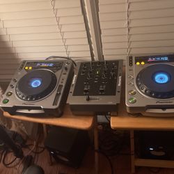 Pioneer CDJ MK2 1000 with Numark M2 Mixer
