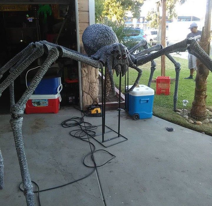 9ft gargantuan spider for Halloween