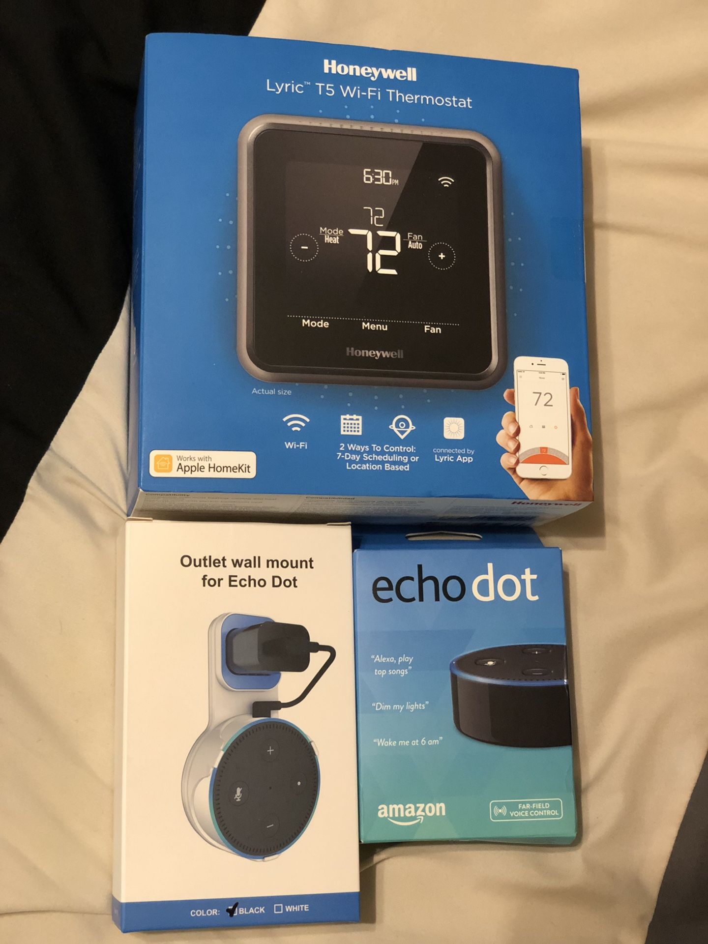Honeywell Lyric T5 Smart thermostat + Amazon Echo with Outlet wall mount holder