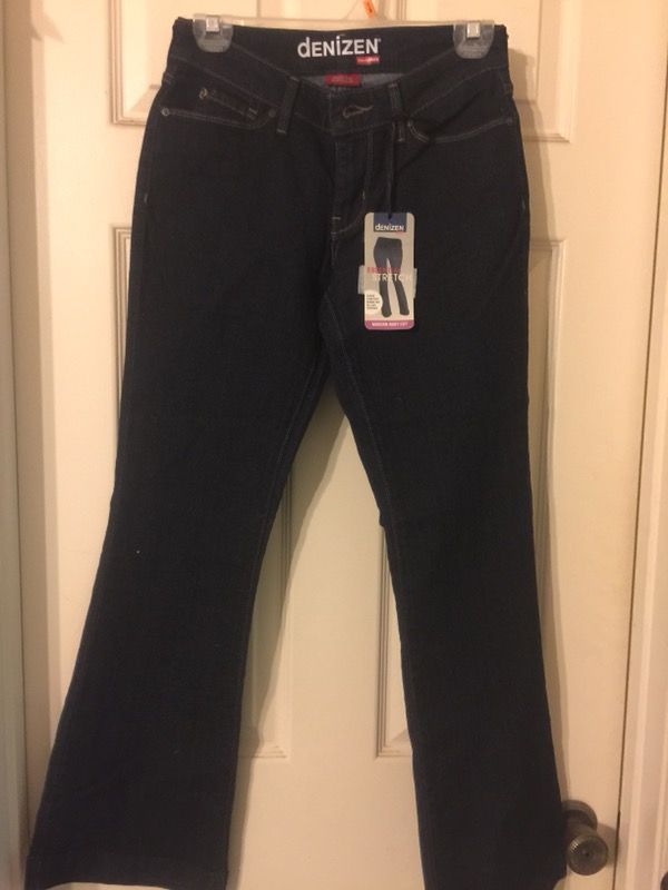 Women jeans π Levis size 2 new